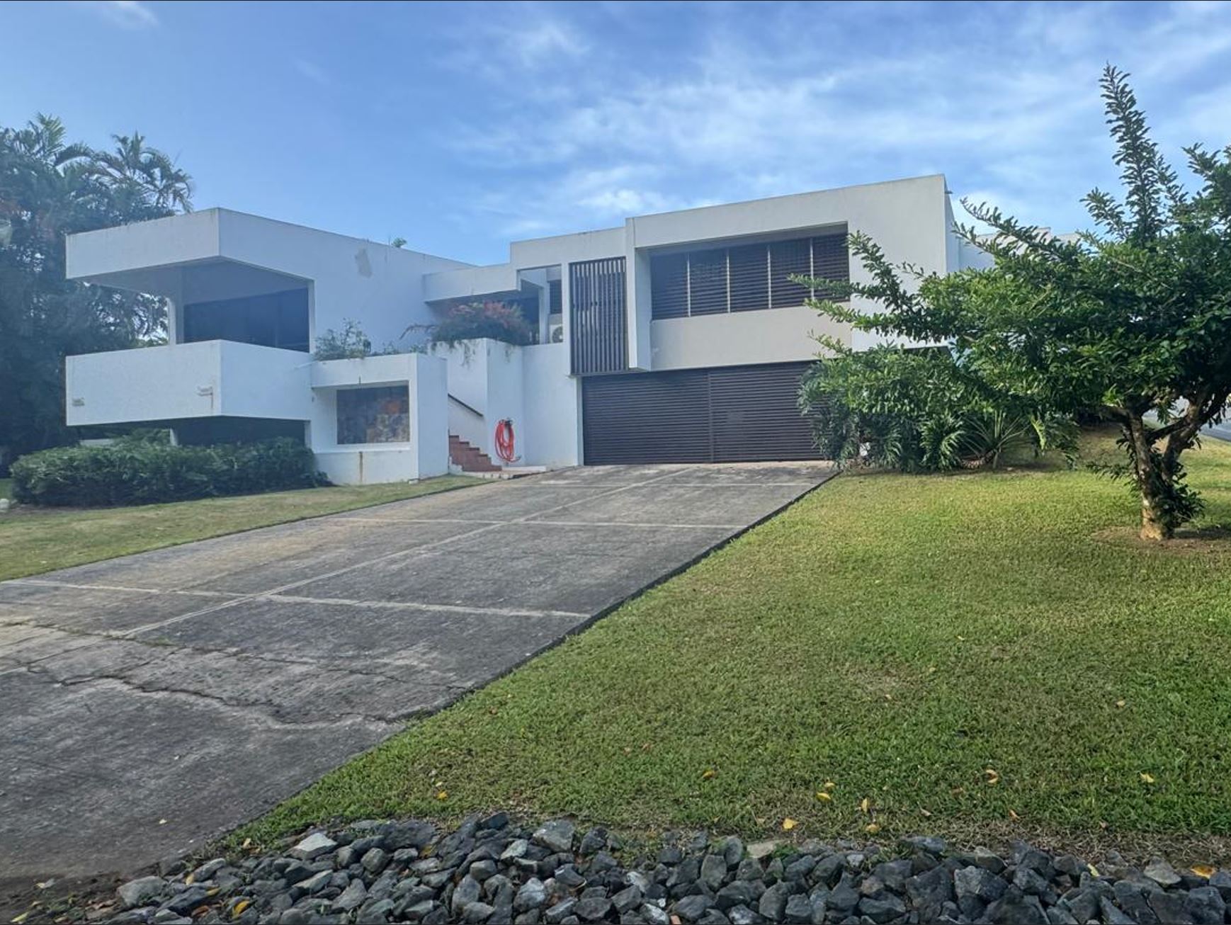 Valle Escondido Home, $1,250,000